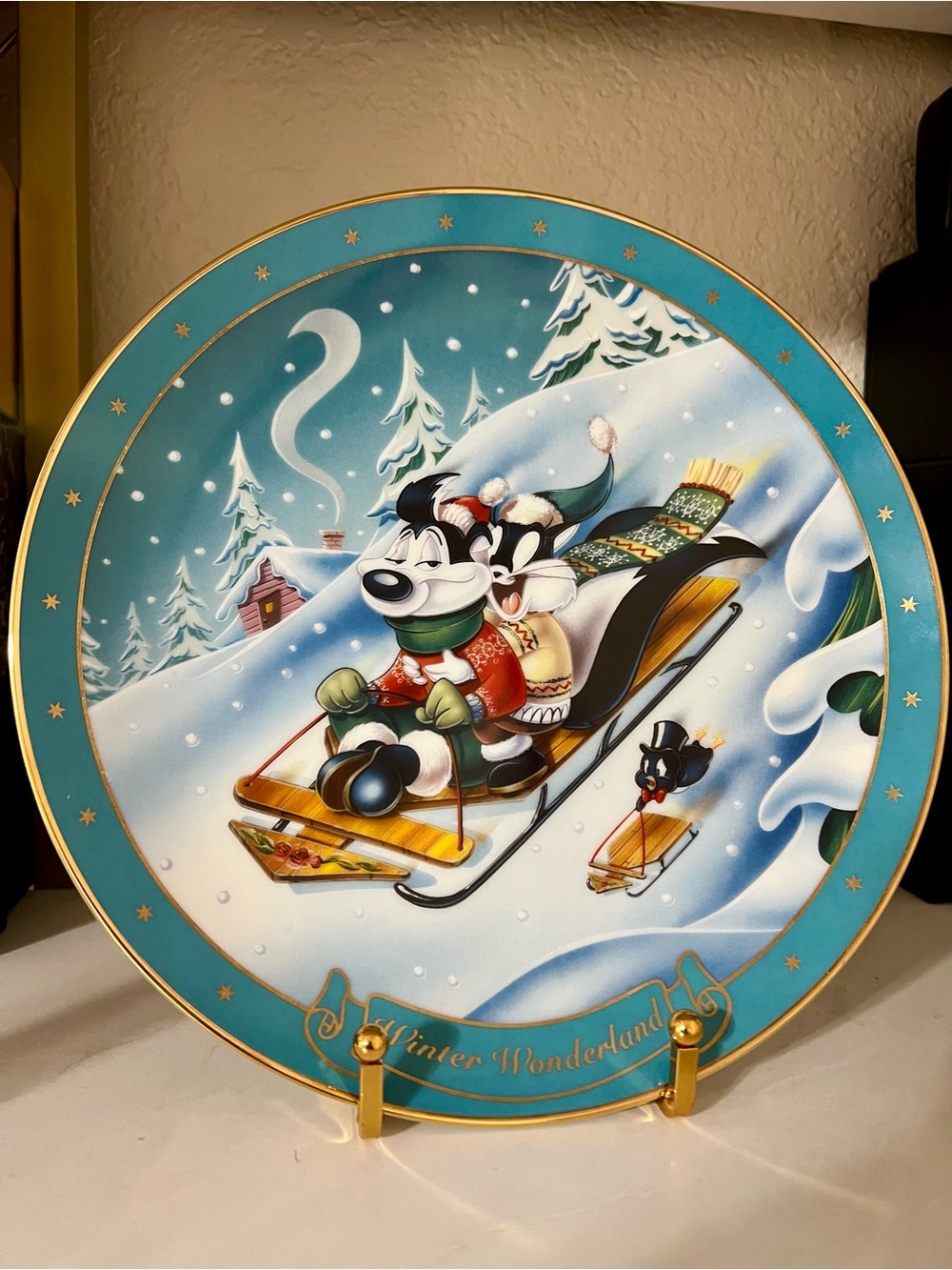 NWT Warner Bros. Gallery Collectors Edition Plate 55/2500 Winter Wonderland Pepe
